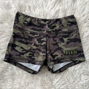 FLEO 3.25 camo shorts, size small